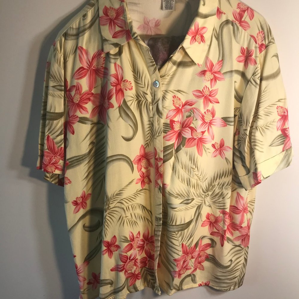 Womens short sleeve shirt with scarf